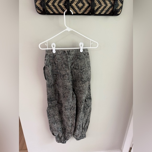 Free People Fly Away Printed Cargo Parachute Pants - Size 0 - Picture 10 of 14